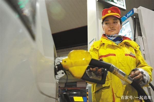 解读争议 透过油站员工的日常与汽车市场的密码